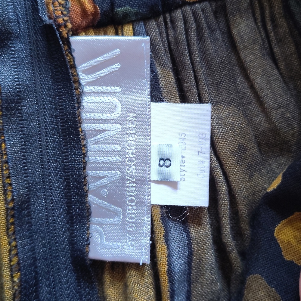 Platinum By Dorothy Schoelen Pleated Skirt. Size 8 - Picture 2 of 10
